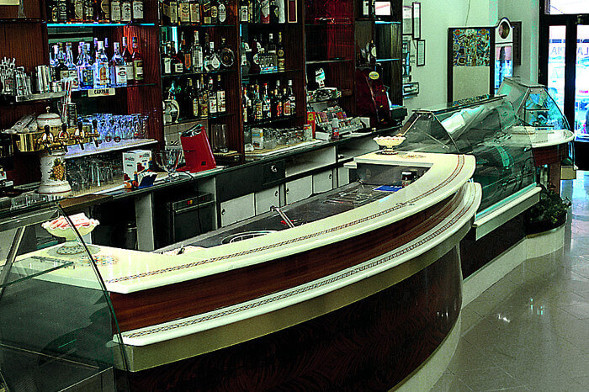 bancone-bar-pietra-vulcanica